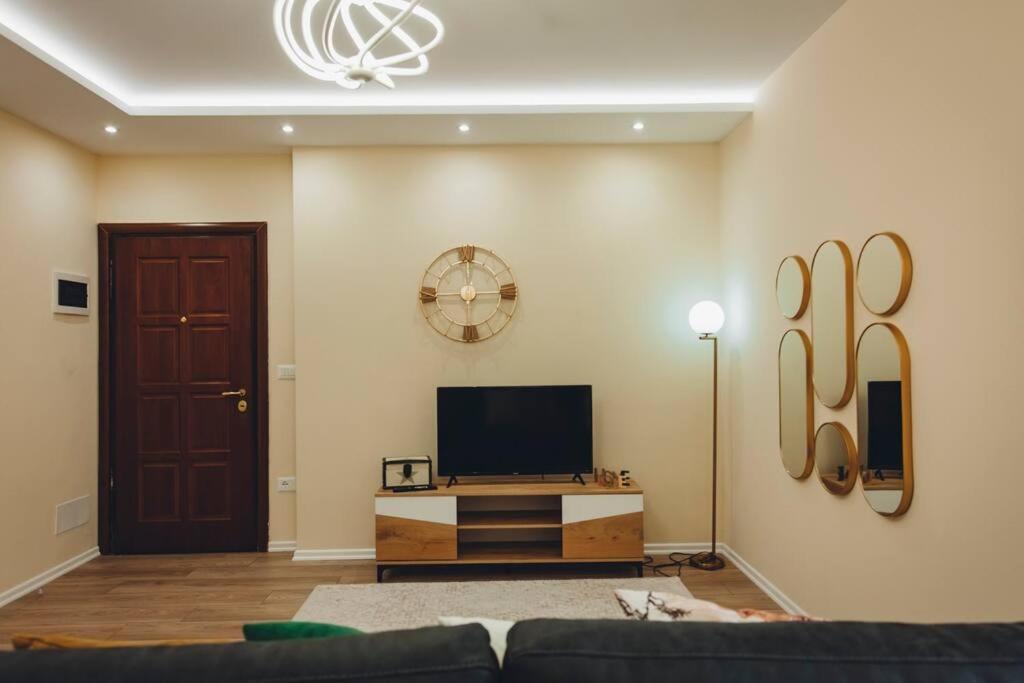 Luxury Apartment At Myslym Shyri Тирана Экстерьер фото