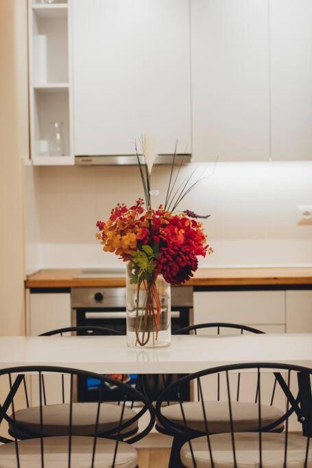 Luxury Apartment At Myslym Shyri Тирана Экстерьер фото