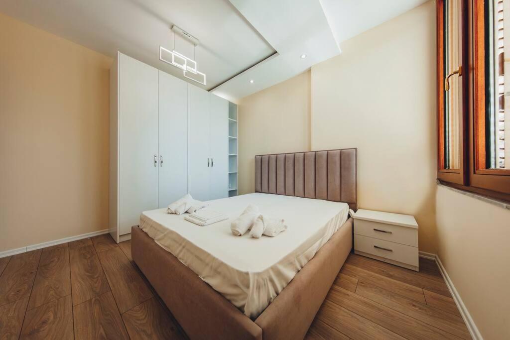 Luxury Apartment At Myslym Shyri Тирана Экстерьер фото